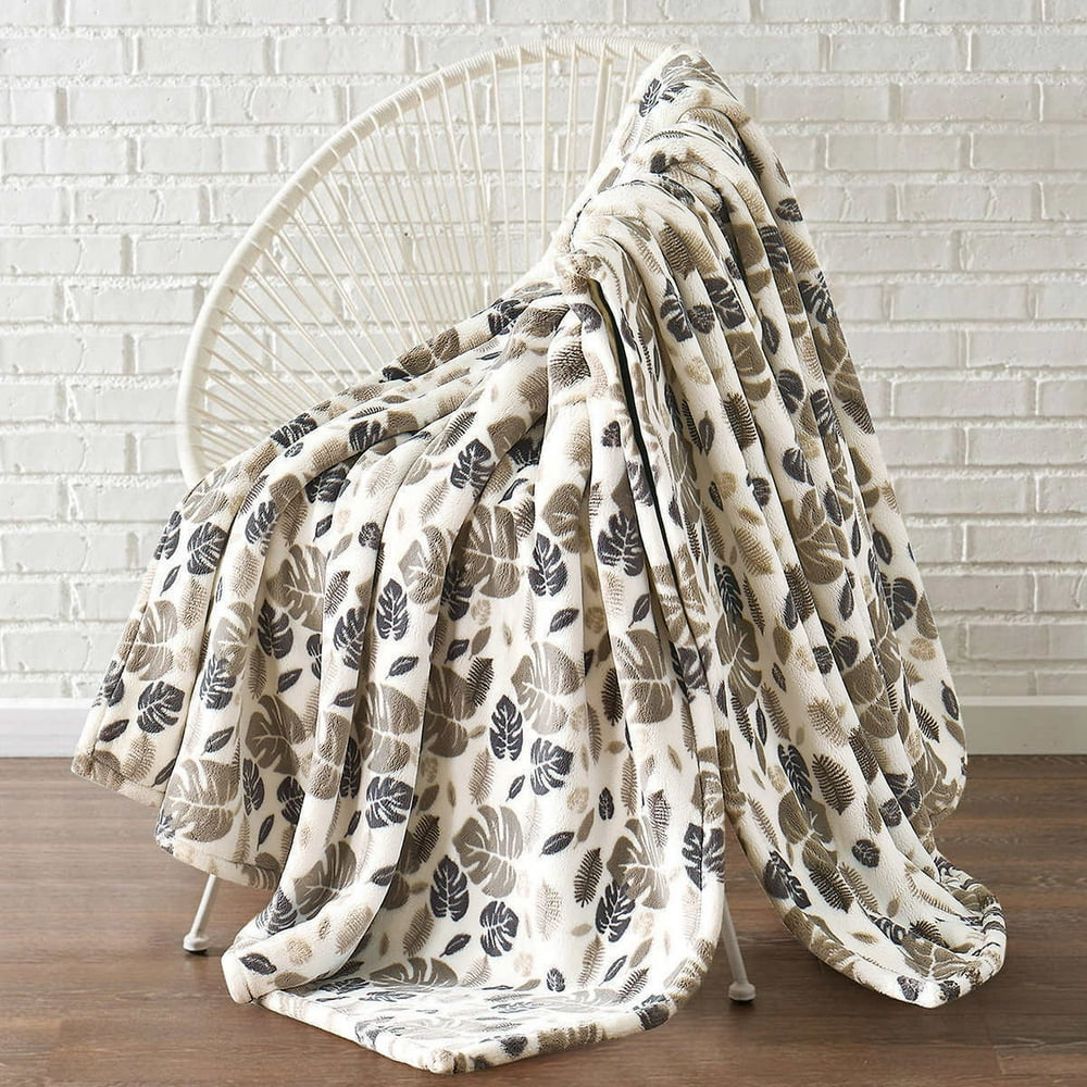 Monte & Jardin Ultra Plush Throw (60 x 70 in ) Leaves
