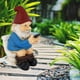 thumbnail image 3 of Gnomo de jardín Dedo medio Humor Estatua de gnomo de jardín Decoración de gnomos de jardín de poliresina para exteriores (D) JFHHH pequeña, 3 of 5
