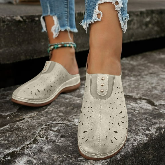 RUIYANQI Women's Perforated Leather Mules Slip On Design Studded Decor Open Back Footwear Comfortable Walking Shoes Trendy Fashion Casual Clogs White Women Sandals