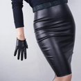 thumbnail image 3 of Guantes cortos de cuero negros para mujer, con pantalla táctil, de piel sintética de cordero, suaves, elegantes, hechos a mano, sin forro, para disfraz de noche, vestido de fiesta, 16 cm., 3 of 5