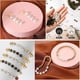 thumbnail image 4 of Caja de acrílico plana redonda con cuentas con letras inglesas, accesorios de joyería, material para pulseras, 1000 piezas, 4 of 6