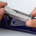 thumbnail image 5 of Grapadora giratoria de 360° (azul), grapadora portátil de metal de alta calidad, antideslizante y resistente al óxido, para oficina, hogar, escuela, 5 of 5