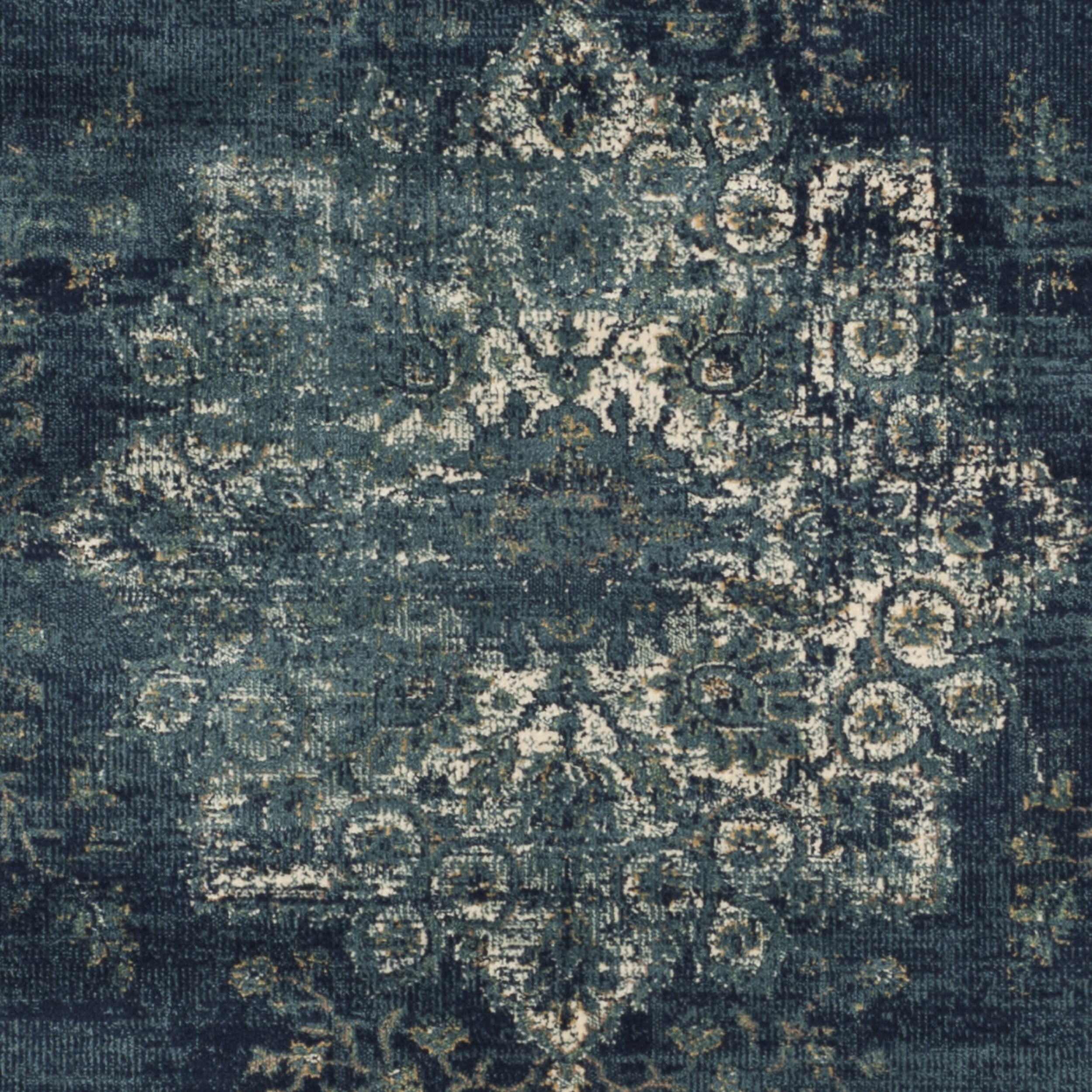 SAFAVIEH Vintage Winthrop Traditional Area Rug, Navy, 8' x 10'