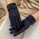 thumbnail image 4 of Guantes de invierno para mujer Guantes de mensajes de texto con pantalla táctil para clima frío - Guantes cálidos y térmicos a prueba de viento, 4 of 5
