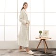 thumbnail image 1 of Bata de baño de franela holgada de gran tamaño con tecnología de costura para parejas, bata de baño de vellón coral para hombres y mujeres, otoño e invierno, 1 of 6
