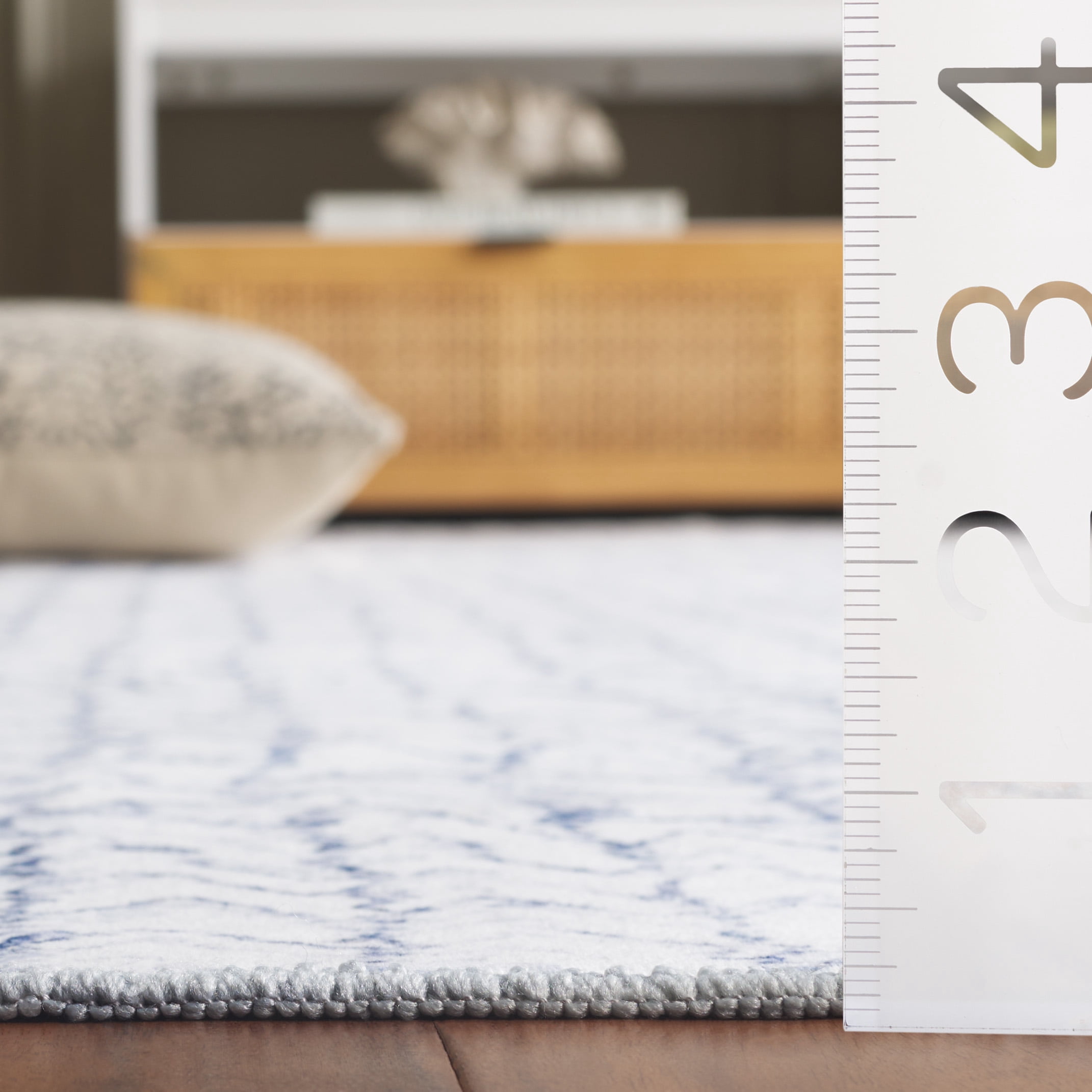 SAFAVIEH Malibu Lorraine Distressed Polyester Machine Washable Runner Rug, Grey/Blue, 2'6" x 8'