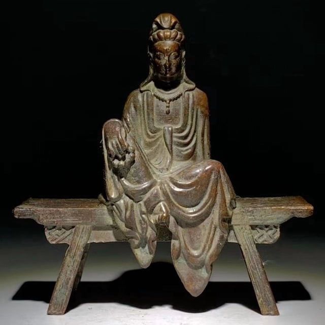 Antique items from rural areas, including replicas of Bodhidharma, Guanyin, benches, old bronze Buddha statues, and antique ornaments for collection.
