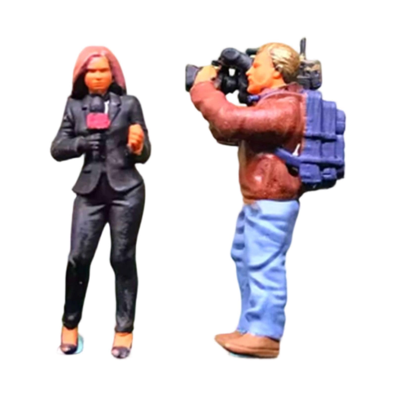 2 Pieces 1:64 Scale Miniature People Reporter Figures Realistic Resin for DIY Projects and Scene Decor