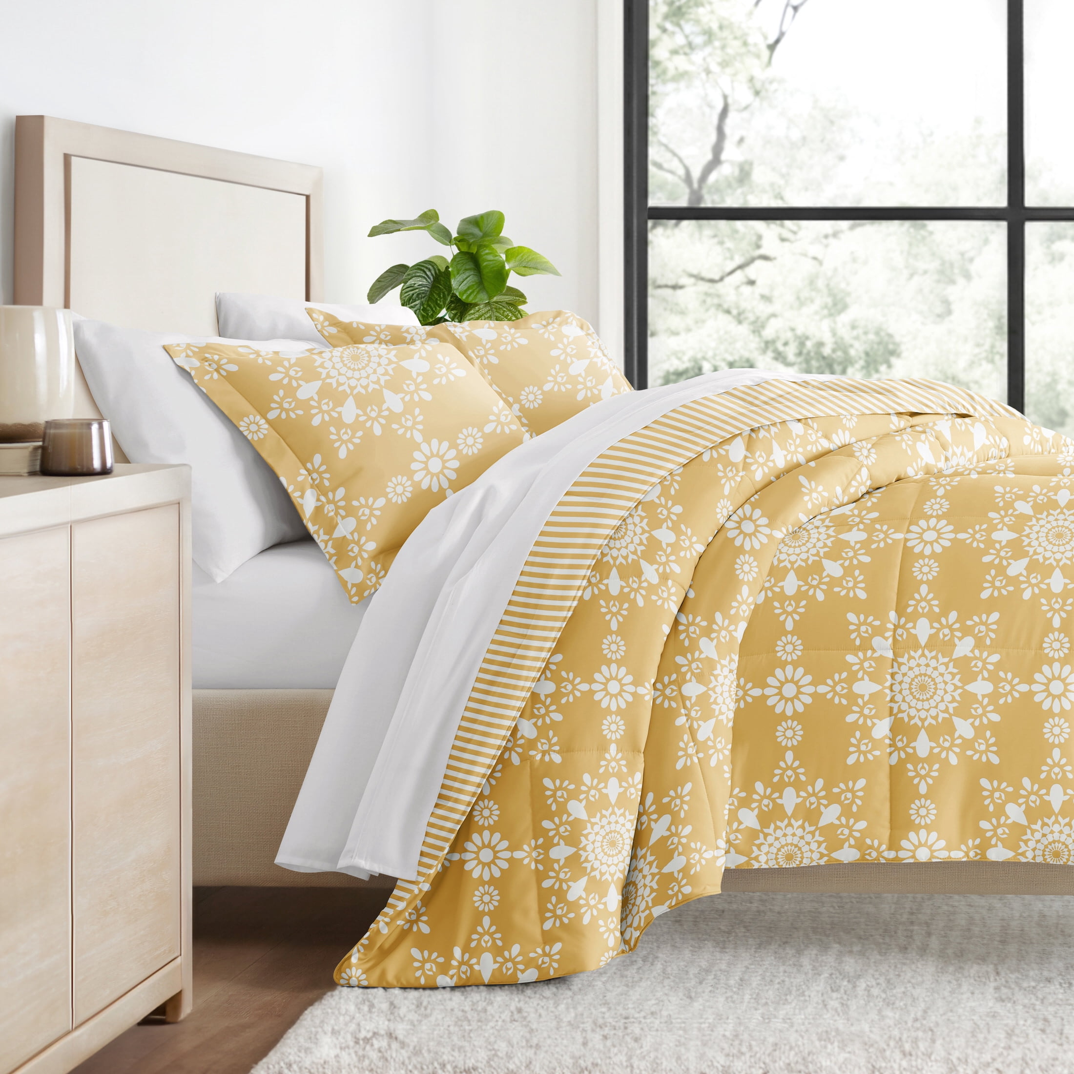 All Season Ultra Soft Comforter Set Lightweight Bedding in Daisy Floral for King/Cal King by Comfort Canopy