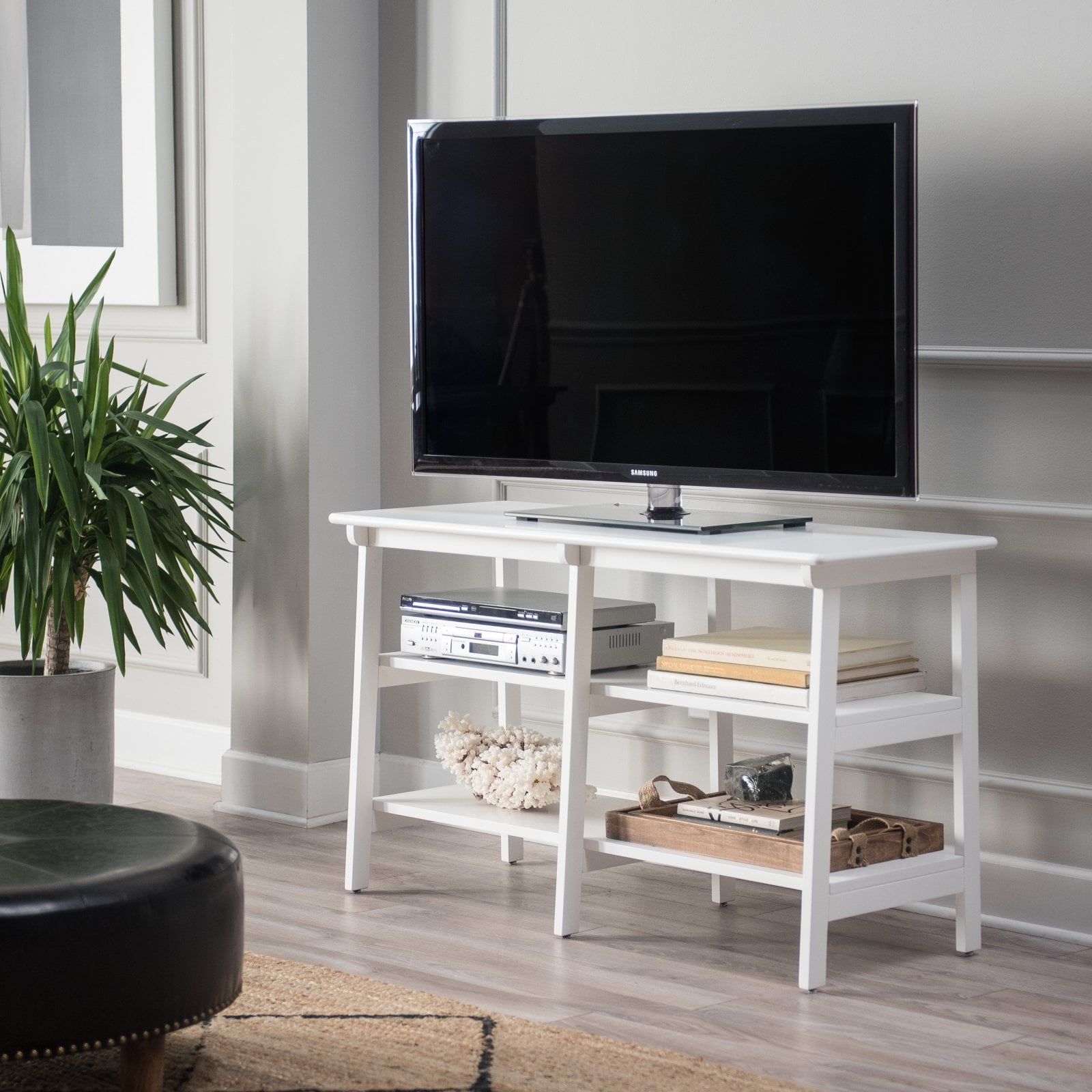 Finley Home Manhattan TV Stand White