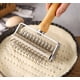 thumbnail image 3 of Acero inoxidable, máquina para hacer agujeros para masa de Pizza con mango de madera, herramienta de acoplamiento para Pizza, galletas, pasteles, pan, 3 of 4