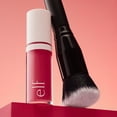 thumbnail image 4 of Blush Brush e.l.f. Camo Liquid con cerdas suaves y densas, vegano, 4 of 5