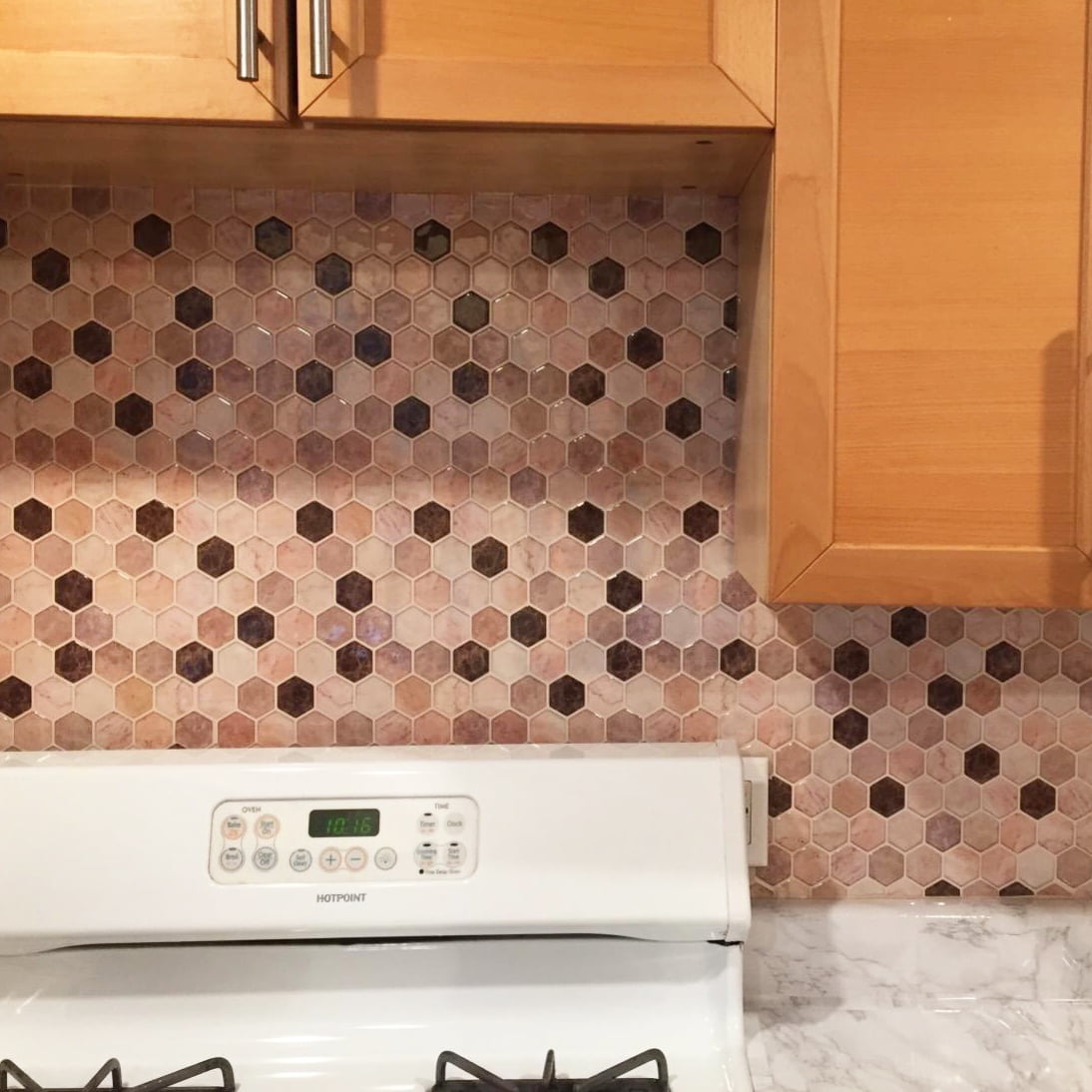 clevermosaics Sticky Peel and Stick Hexagon Marble Mosaic Tile for Wall, Kitchen, Bathroom (10 Tiles/Set)