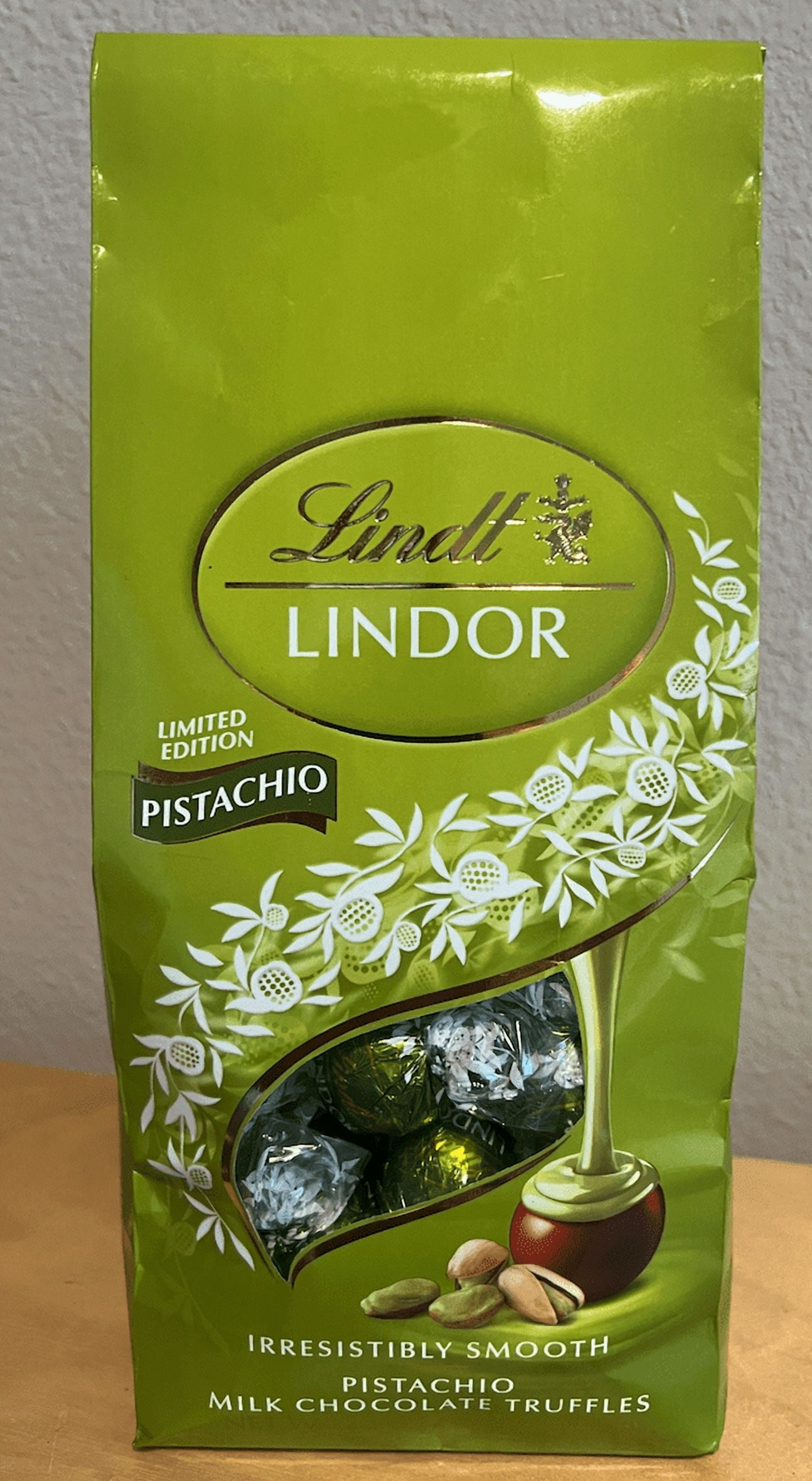 Lindt Lindor Milk White Chocolate Truffles Pistachio Limited