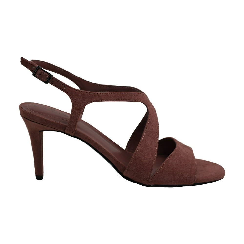 bandolino t strap sandals