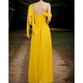 thumbnail image 2 of Vestidos de dama de honor con tirantes finos personalizados, volantes y hombros descubiertos, vestidos de noche formales largos de gasa fruncidos con abertura lateral, 2 of 5