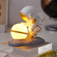 thumbnail image 3 of Lámpara LED de mesa de astronauta de resina de dibujos animados, lámpara de luna, luz nocturna, modelo moderno con pantalla de cristal de impresión 3D, lámpara de noche, 3 of 5