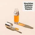 thumbnail image 4 of Aceite Lip Comfort Clarins que calma, hidrata y protege los labios, 4 of 7