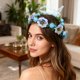 thumbnail image 4 of Corona de flores de Pascua | Accesorio para el cabello con rosas artificiales y hojas verdes | Cinta ajustable | Ideal para fiestas, bodas, festividades, fotografía y uso diario | Rosa vibrante,, 4 of 6