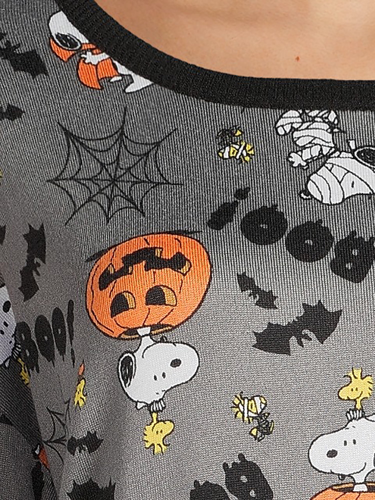 Peanuts Long Sleeve Round Neck Graphic Print Pajamas (Women's or Women's Plus) 2 Piece Set