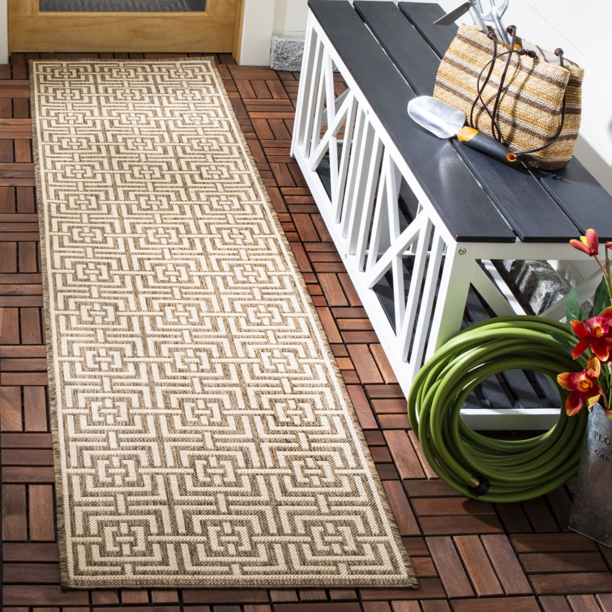 SAFAVIEH Beach House Bethanie Geometric Indoor/Outdoor Area Rug, Beige/Cream, 5'3" x 7'6"