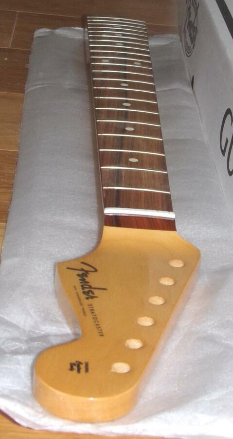Fender® Classic Player 60's Strat Maple/Pau Ferro Neck~21 MJ Frets~12"~Brand New