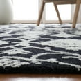 thumbnail image 4 of SAFAVIEH Metro Sutton Medallion Area Rug, Black/Ivory, 6' x 6' Round, 4 of 8