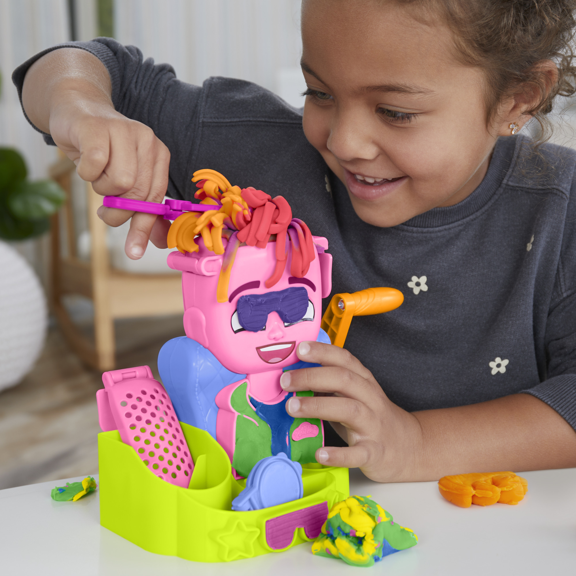 Play-Doh Hair Stylin' Salon Playset with 6 Cans photo 4