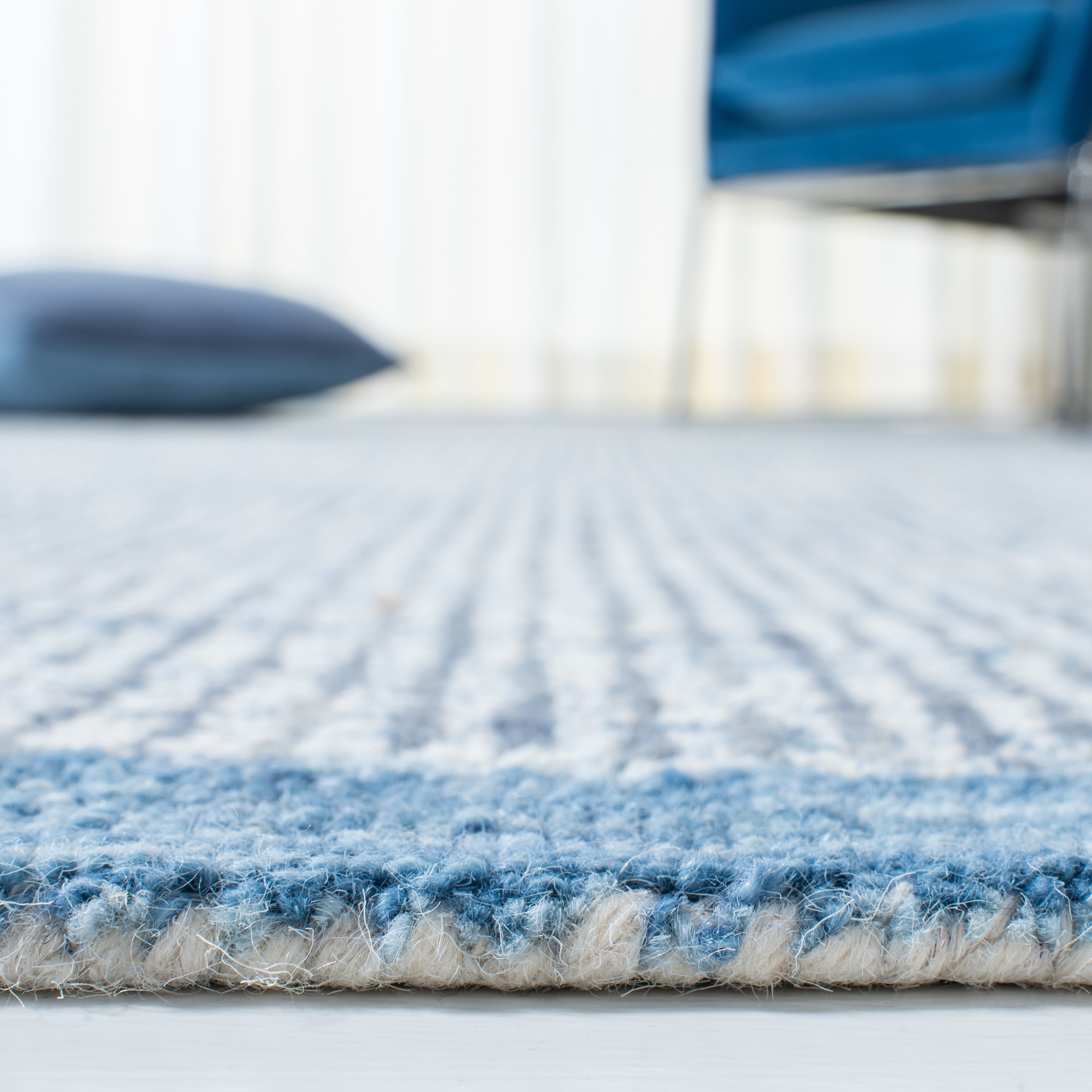 SAFAVIEH Metro Matilda Striped Area Rug, Ivory/Blue, 6' x 6' Round