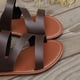 thumbnail image 5 of Zapatos Negros de las Mujeres Versátiles de Moda Casual Color Sólido Pie Redondo Más Tamaño Primavera/Verano Estilo Moderno Cómodo Pie Abierto Sandalias Planas, 5 of 9