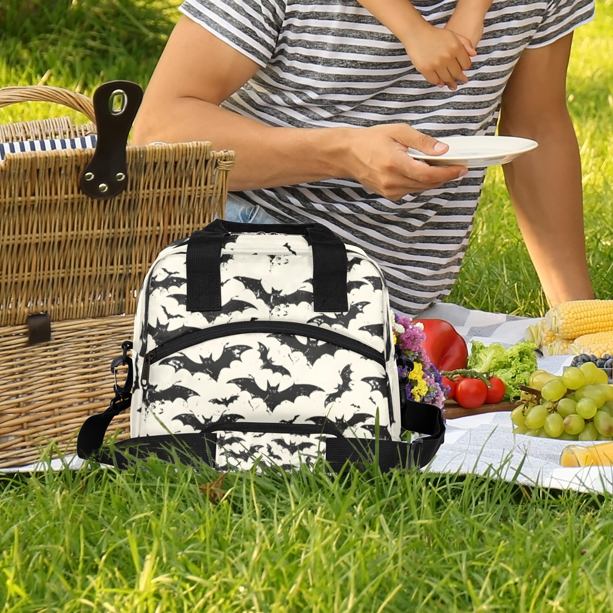 Herdesigns Halloween Insulated Lunch Bag for Women Men Adults Large Reusable Lunch Box Spooky Bats Leakproof Cooler Tote Bags with Adjustable Shoulder Strap