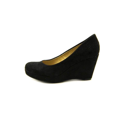 round toe wedge pumps