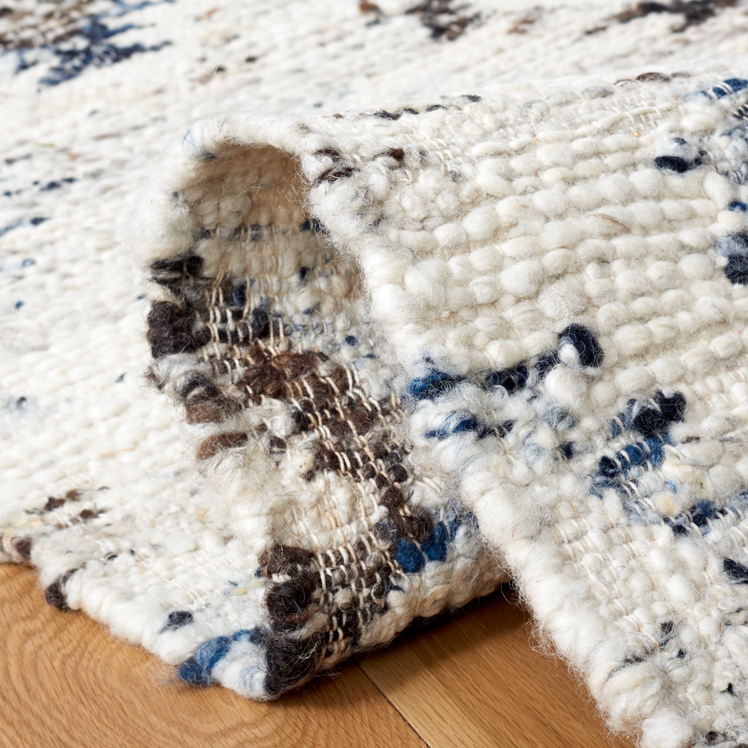 SAFAVIEH Manhattan Valentina Southwestern Area Rug, Ivory/Charcoal, 6' x 6' Round