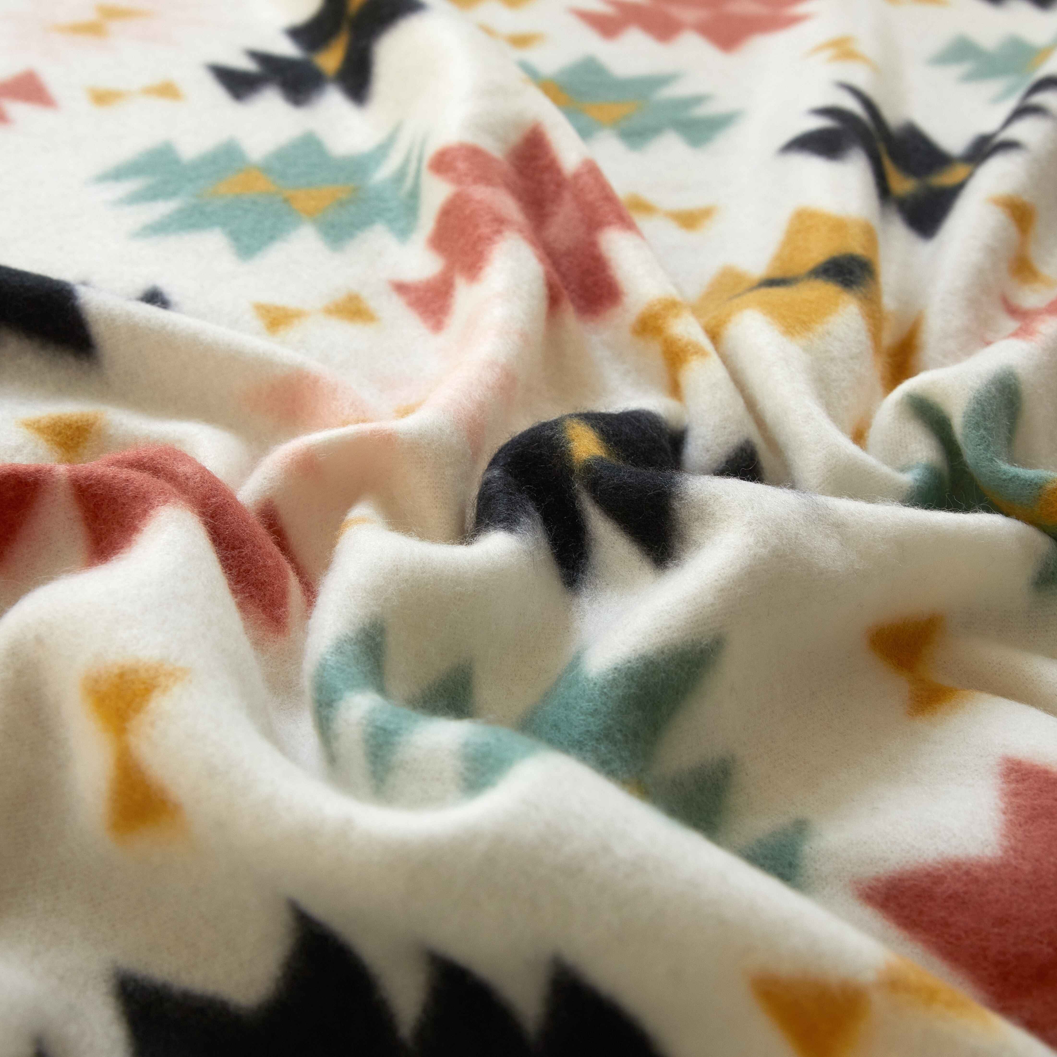 Mainstays Cozy Fleece Throw Blanket, Aztec Geo 50" x 60" All Ages