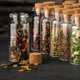 thumbnail image 5 of Juego de tarros para especias con corcho, minibotellas de cristal, tarros para dulces, almacenamiento de aceites, especias, hierbas o té, aprox. 10 ml 030 piezas, 5 of 5