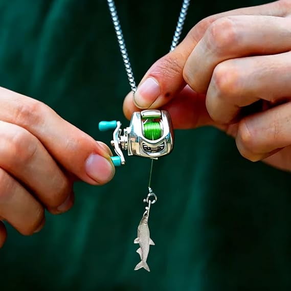 Fishing Reel Necklace,Fish Necklace,Mini Fishing Reel Necklace,Rotating Handle Spinning Reel Pendant,Keychain,Backpack Charm,Keychain for Fishermen(Green)