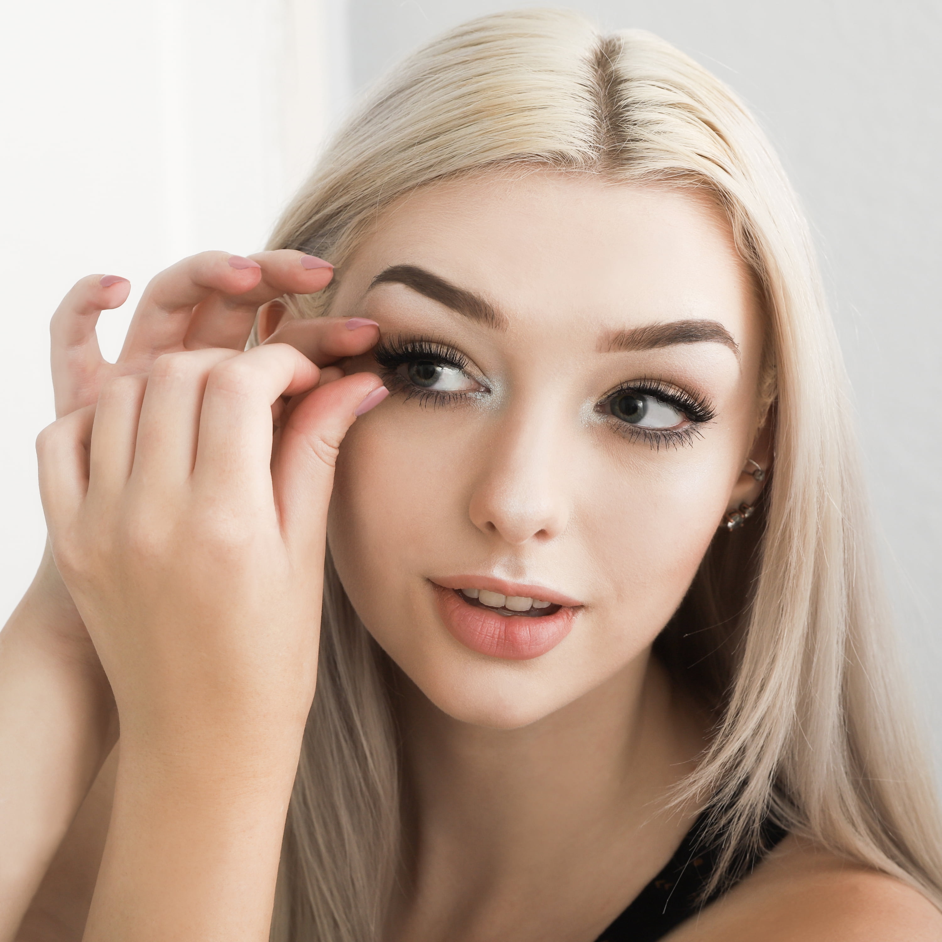 Suzie Bumble Magnetic Lashes for Natural Look; Magnetic Eyelashes Eyelash Extension Kit - Pestañas Postizas Magneticas - Comes with Beautiful Mirror Travel Case
