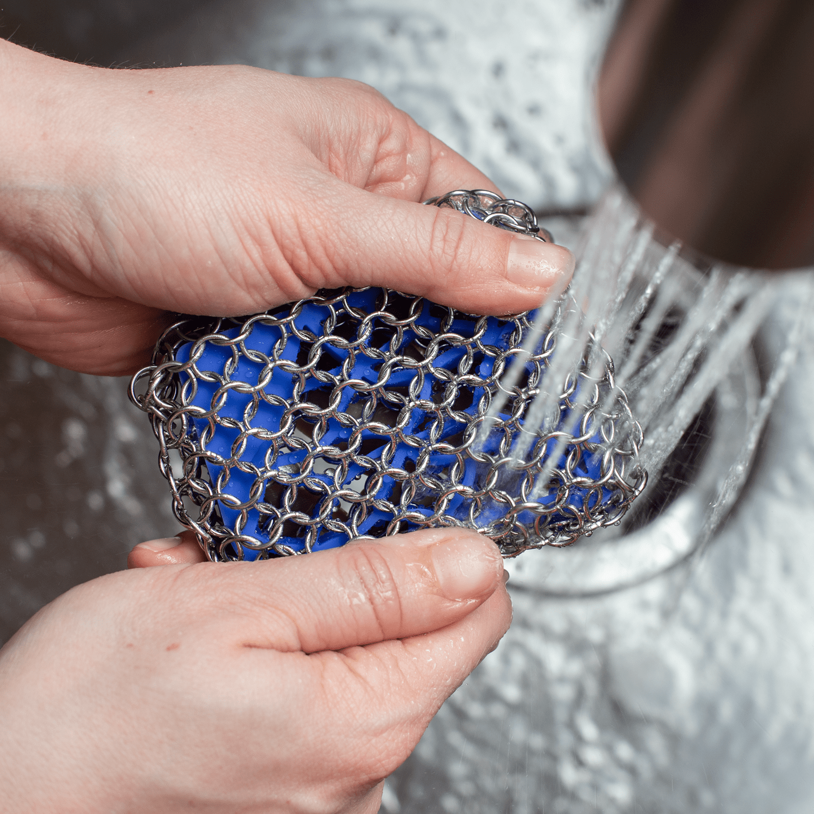 Lodge Chainmail Scrubber + Reviews