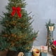 thumbnail image 5 of Adorno Navideño de Terciopelo Rojo con Lazo | 13 X 11 X 1,5 Cm | Material: Tela | Decoración Navideña para Árbol, Caja de Regalo, Puerta, Chimenea | Seguro para Niños E Ignífugo | Incluye Bolsa de Al, 5 of 6