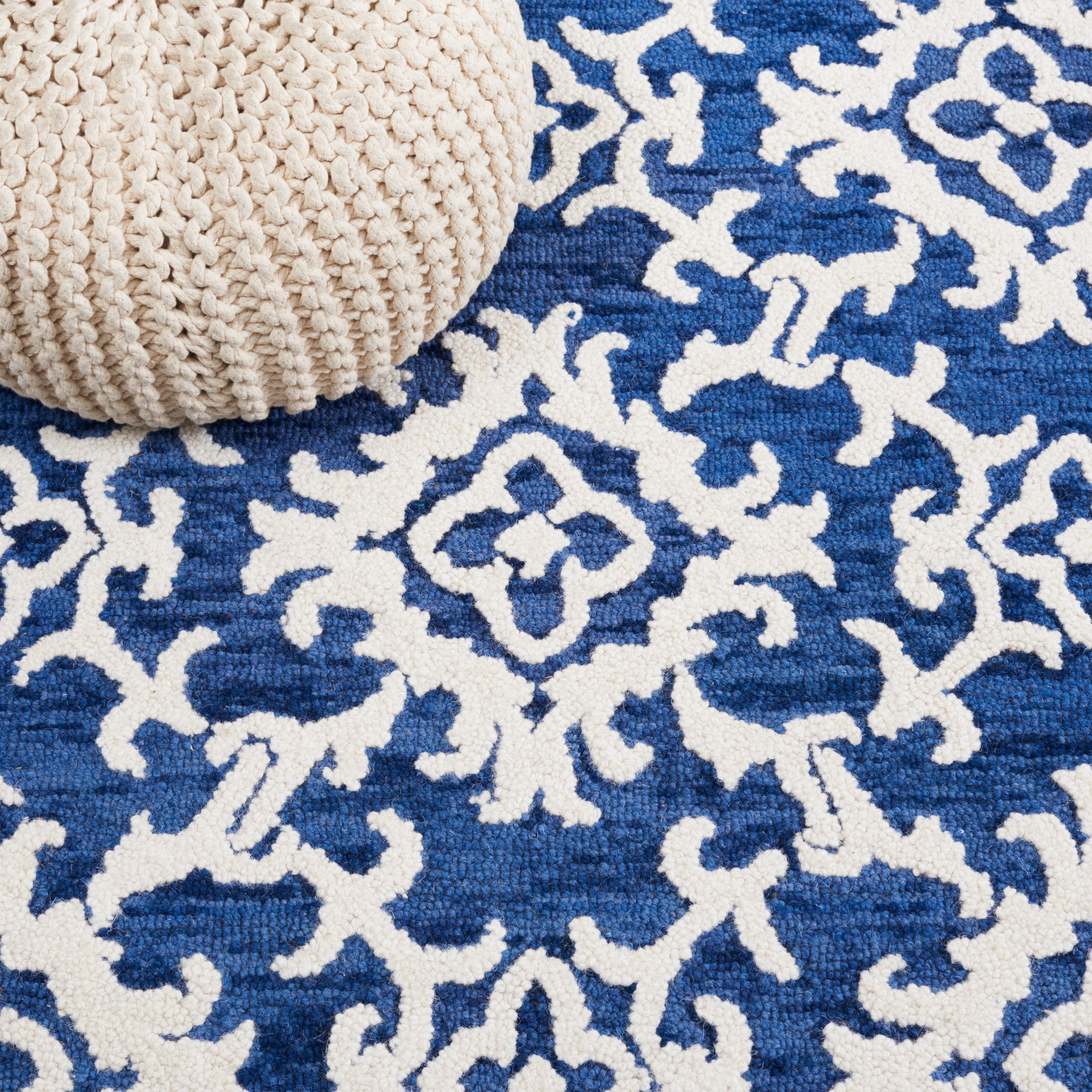 SAFAVIEH Blossom Cletus Geometric Wool Area Rug, Navy/Ivory, 6' x 9'