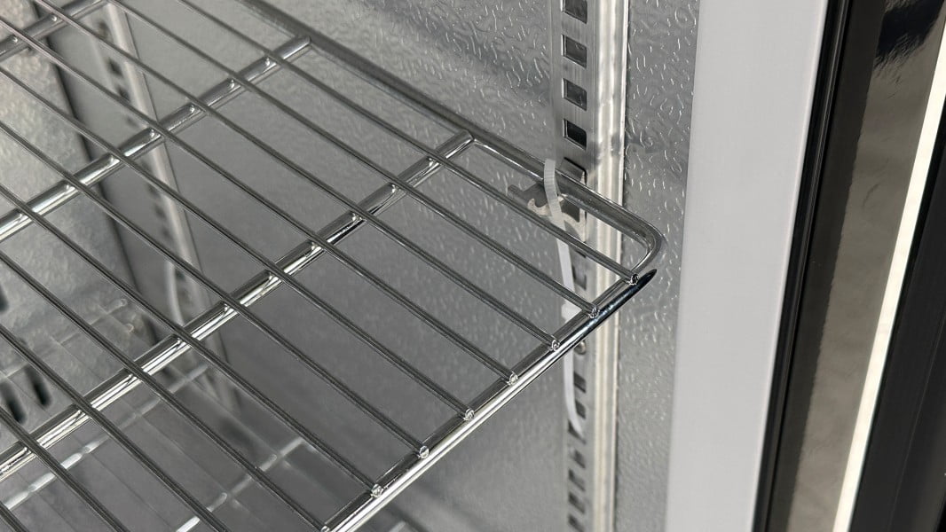 Refrigerated Cabinet Back Bar Cooler 5 Cu. Ft. Tempemed Glass Door