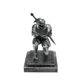 thumbnail image 3 of Portalápices Armor Knight con accesorio de espada en posición de rodilla Tema medieval, 3 of 5