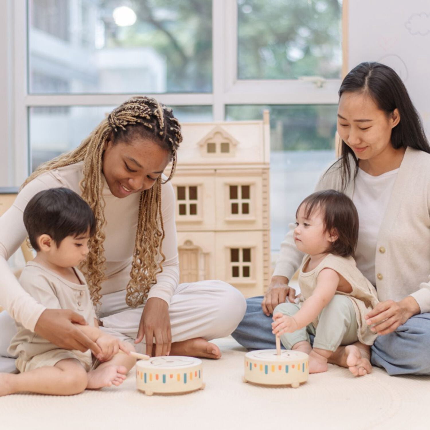 PlanToys® Wooden Sensory Drum for Toddlers – Colorful Musical Toy for Kids, Boosts Rhythm, Hand-Eye Coordination & Fine Motor Skills, Early Learning Instrument, Ideal for 12 Months+