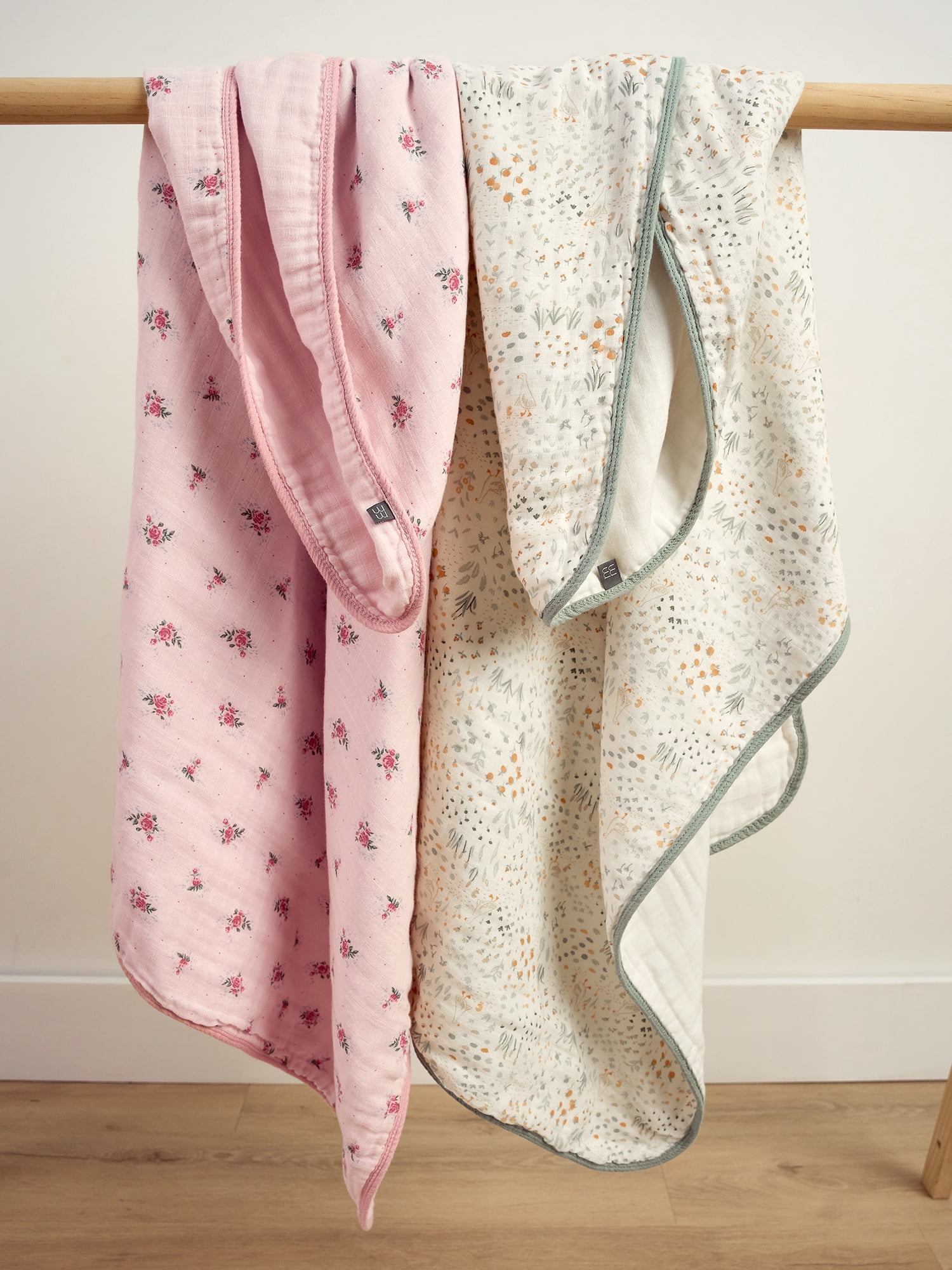 Modern Moments by Gerber Baby Neutral Muslin Blanket, Roses,