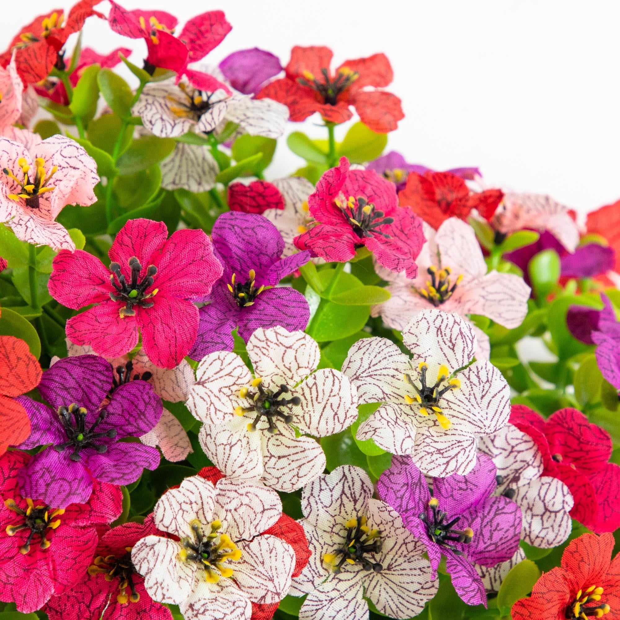 14in. Artificial Blooming Daisy Wreath