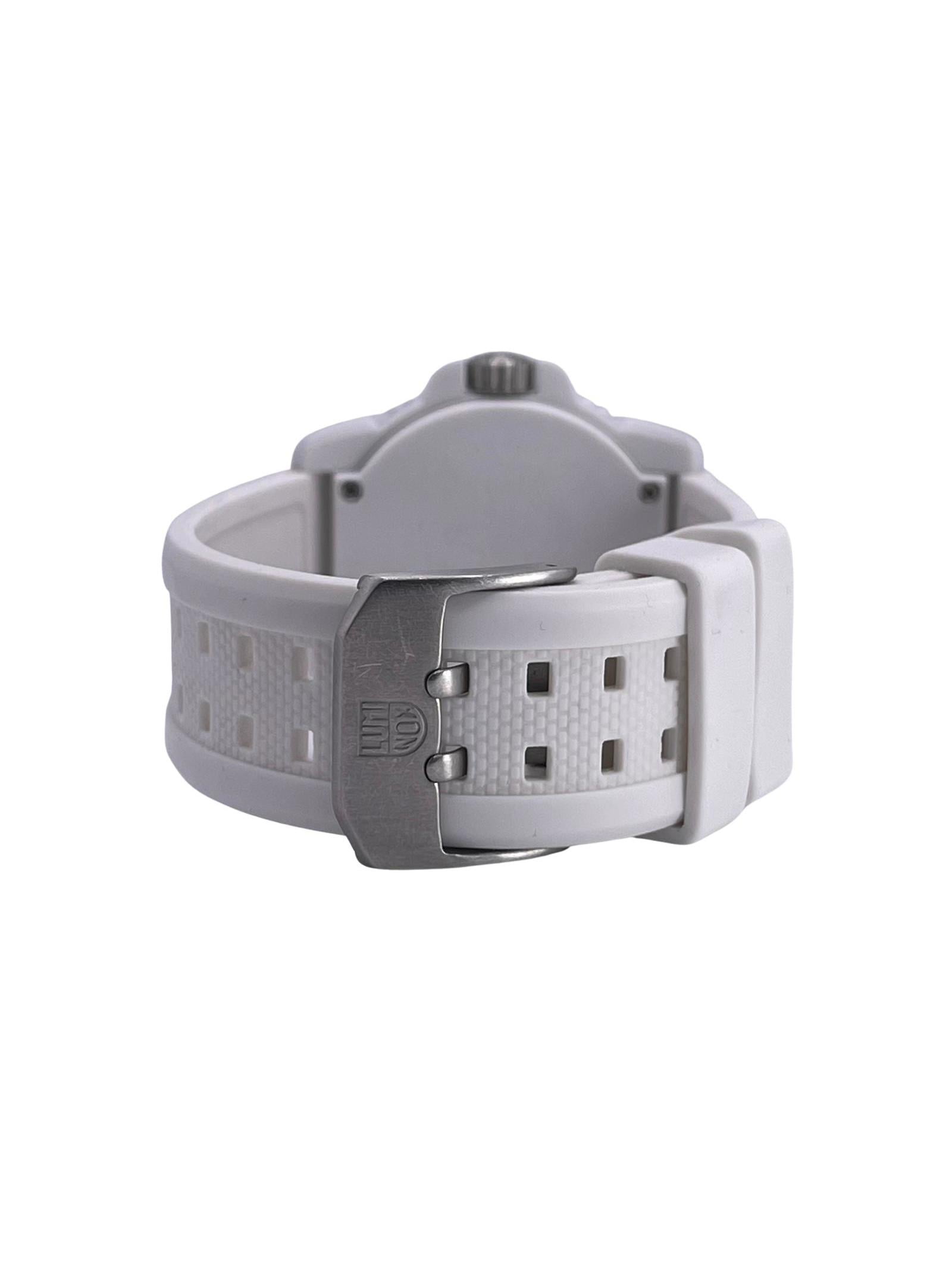 Luminox 3057.WO Men's Navy Seal Colormark White Dial White Luminox 3057.WO Men's Navy Seal Colormark White Dial White
