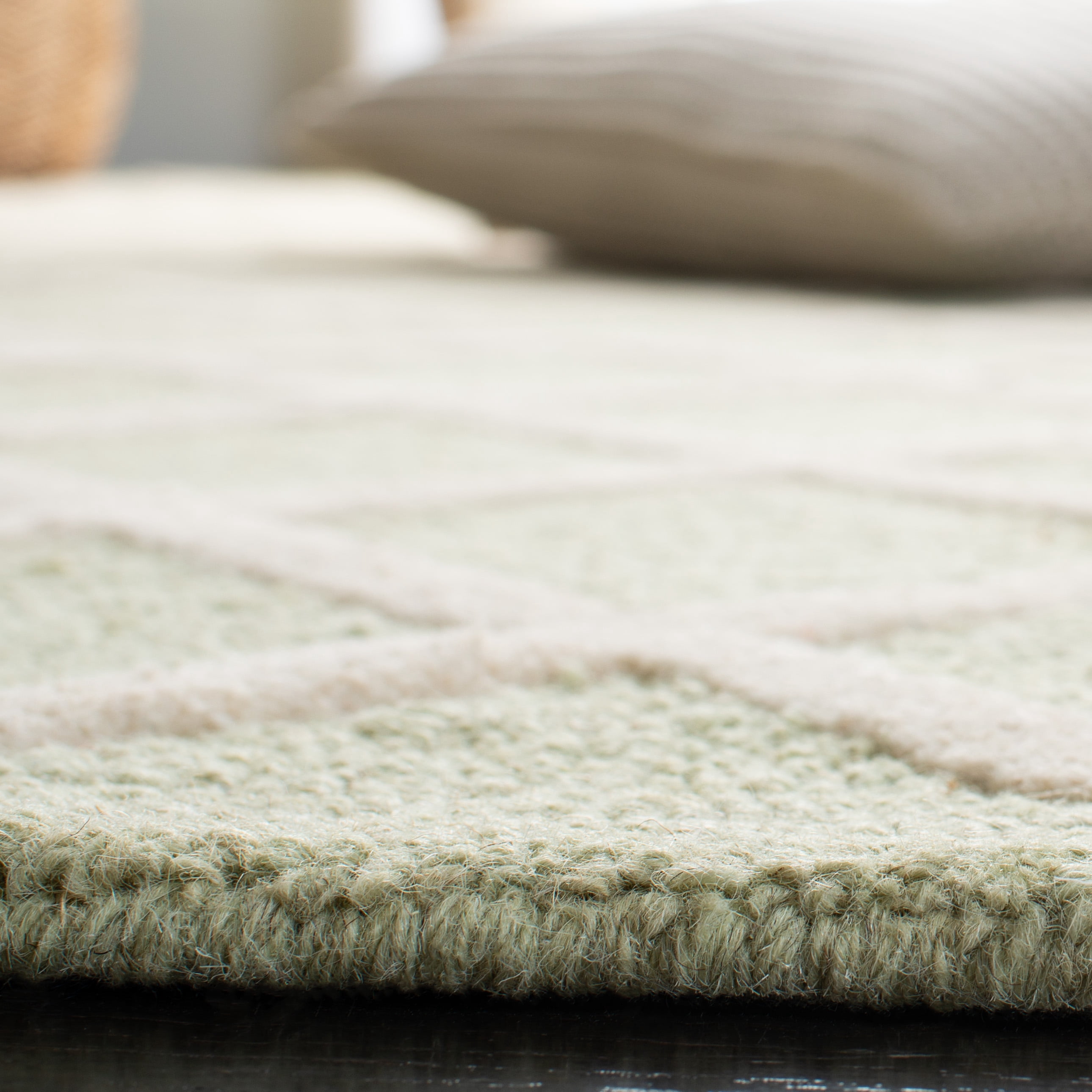 SAFAVIEH Cambridge Kenneth Geometric Diamonds Wool Area Rug, Light Green/Ivory, 8' x 8' Square