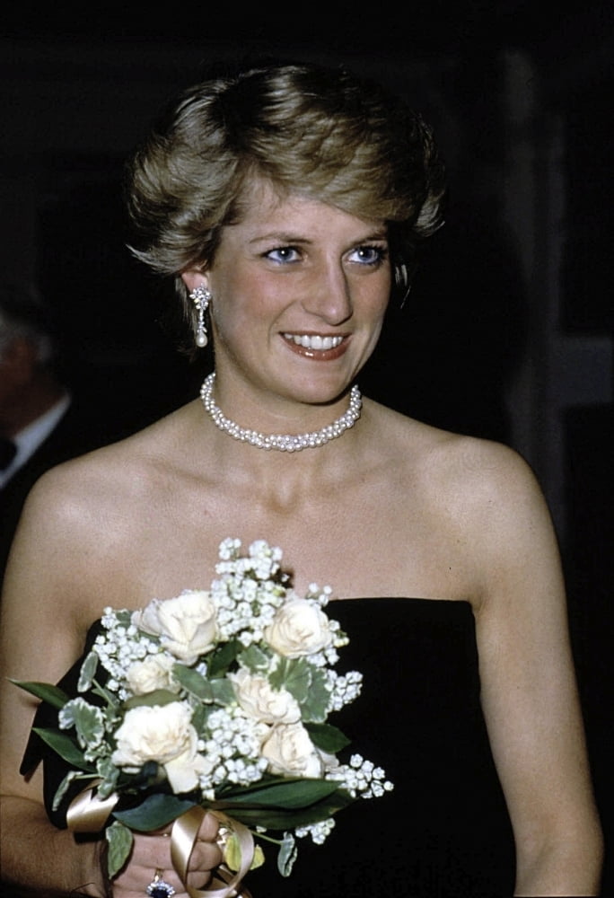 Princess Diana holding a bouquet of flowers Photo Print (8 x 10