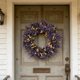 thumbnail image 5 of Corona de lavanda para la puerta principal – Decoración floral artificial morada de 15 pulgadas para puertas primavera-verano con vegetación para el hogar, la pared, la ventana, la boda y la fiesta, 5 of 7