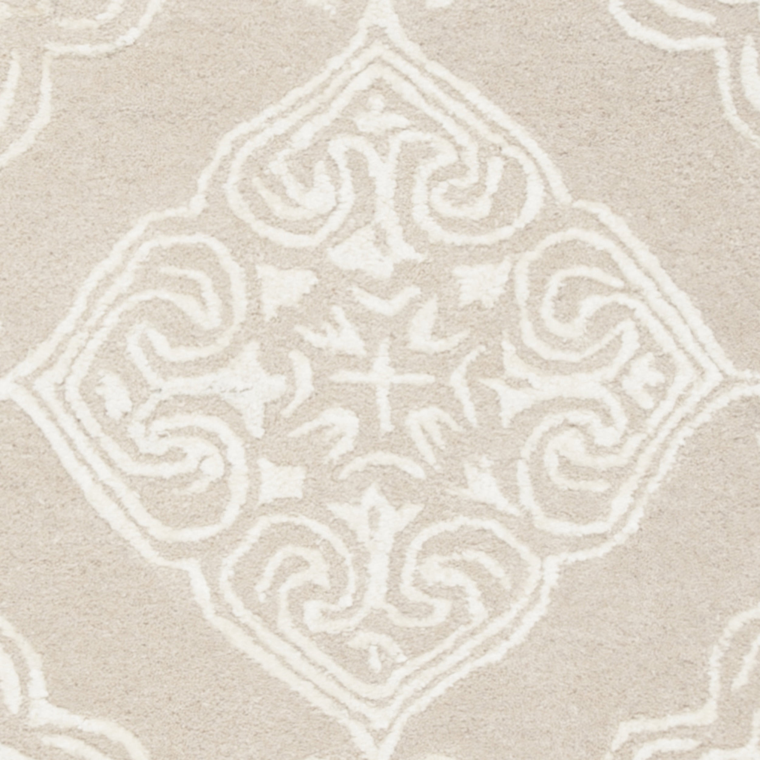 SAFAVIEH Glamour Georgene Damask Runner Rug, Beige/Ivory, 2'3" x 8'
